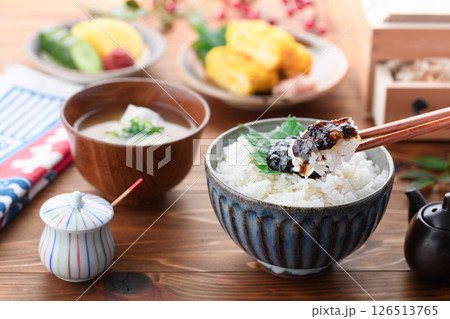 炊きたてご飯と海苔の佃煮 和朝食イメージ 炊きたてご飯と海苔の佃煮 和朝食イメージ 126513765