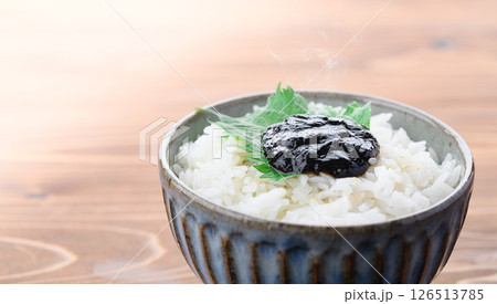 炊きたてご飯と海苔の佃煮　和朝食イメージ 126513785