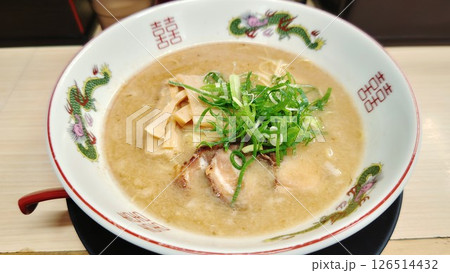 おいしい豚骨ラーメン　細麺　濃厚こってり 126514432