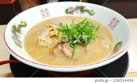 とても美味しいラーメン　とんこつラーメン　濃厚　こってり　とんこつ 126514434