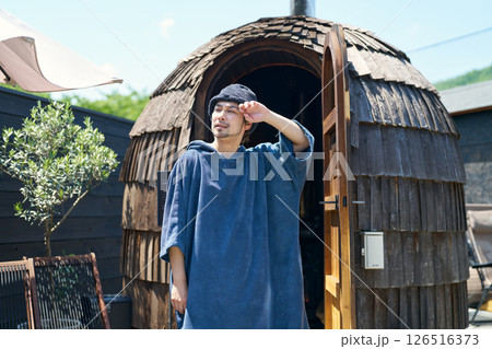 サウナで汗をかいた男性 サウナで汗をかいた男性 126516373