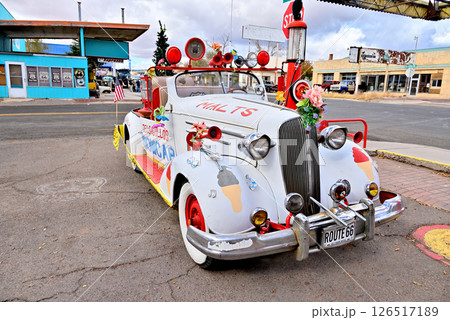 セグリマンの町並みとクラッシックカー 126517189