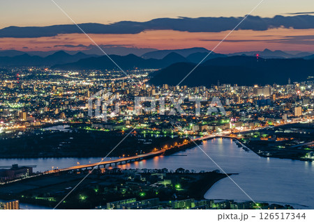 屋島からの高松市の夕景 126517344