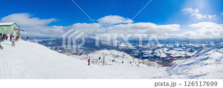 [パノラマ] 雪の羊蹄山を望むスキー場 (北海道、ニセコ) 126517699