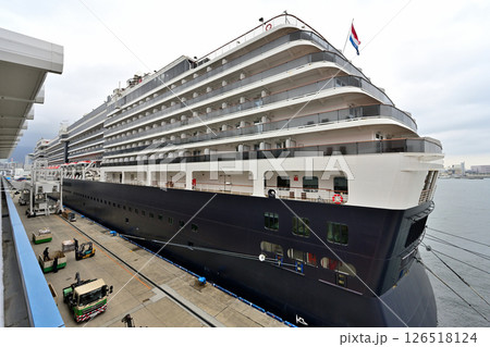 豪華客船「MSノールダム」 神戸ポートターミナル停泊中 豪華客船「MSノールダム」 神戸ポートターミナル停泊中 126518124
