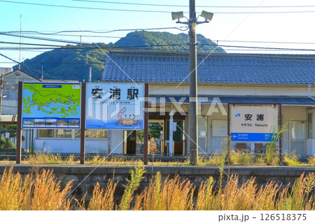 ローカル線の駅 126518375