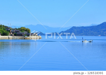 大芝島の対岸から望む とびしま海道 四国山脈 126518391