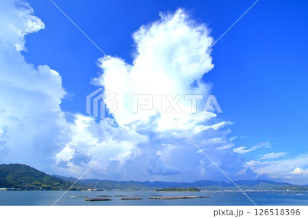夏から秋に移り変わる頃の瀬戸内風景 夏から秋に移り変わる頃の瀬戸内風景 126518396