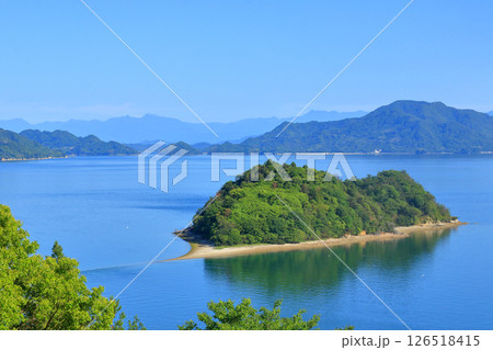 大芝島からハート島 とびしま海道 四国方面を望む 126518415