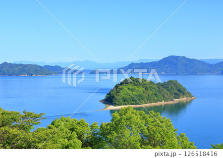 大芝島からハート島 とびしま海道 四国方面を望む 126518416