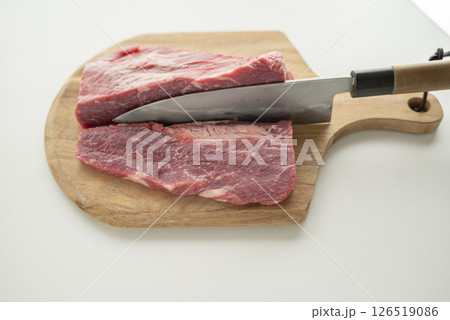牛ばら肉ブロック切り分け 126519086