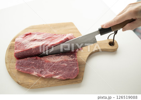 牛ばら肉ブロック切り分け 126519088