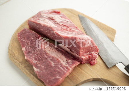 牛ばら肉ブロック切り分け 牛ばら肉ブロック切り分け 126519098
