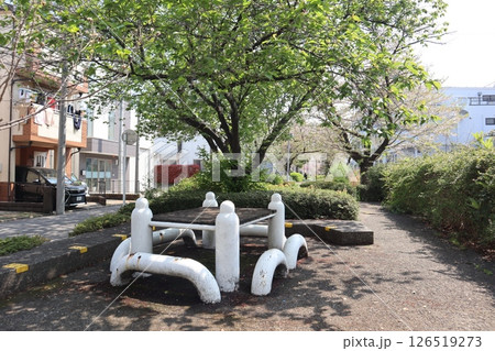 新緑の季節の新田緑道（横浜市港北区） 126519273