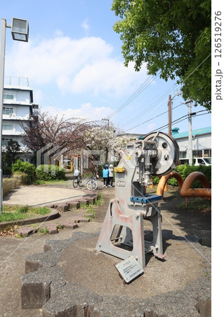 桜の季節の新田緑道（横浜市港北区） 126519276