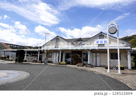 丹後鉄道 青空の栗田駅舎 126522604