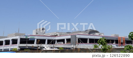 大阪市中央卸売市場を安治川越しに見た風景　大阪市福島区 126522890