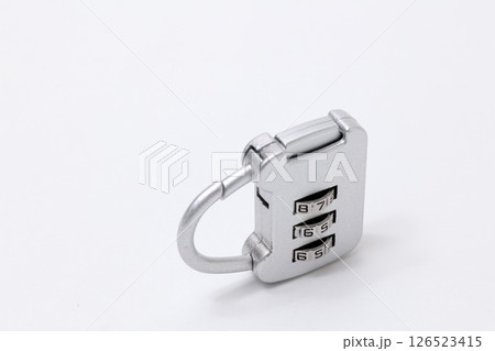 鍵、かぎ、錠、ダイヤル、盗難、防犯、セキュリティ、数字、ロック、守る、南京錠、錠、安全、カギ 126523415
