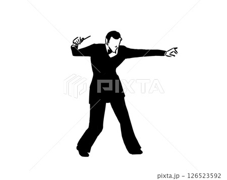 指揮をするポーズをとる蝶ネクタイの男性 126523592