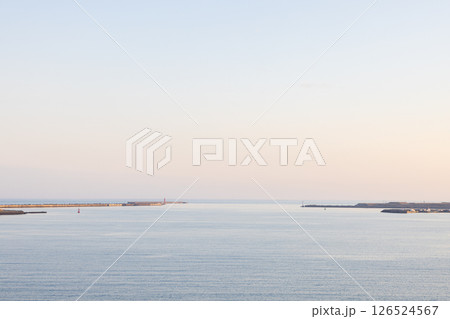 北海道、苫小牧港の風景 126524567