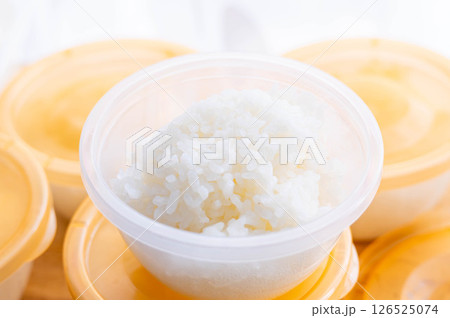 冷凍保存するご飯 126525074