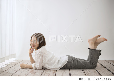 20代女性　ビューティー 126525335