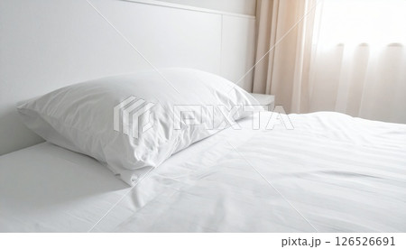 睡眠～白い枕とベッドでぐっすり 126526691