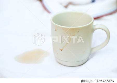 dirty coffee stain on cup from drinking in freetime. stain for cleaning concept dirty coffee stain on cup from drinking in freetime. stain for cleaning concept 126527873