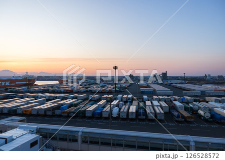 北海道、苫小牧フェリーターミナルの風景 126528572