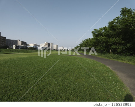 広大な河川敷、東京都大田区「多摩川河川敷」 126528992