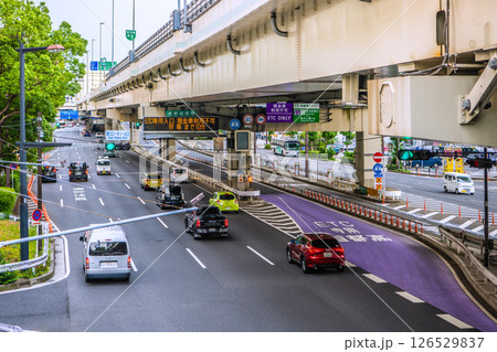日本の横浜都市景観 横浜駅東口。首都高ETC専用入口などを望む 126529837
