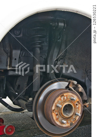 マルチリンク式リアサスペンションとディスクブレーキ 126530221