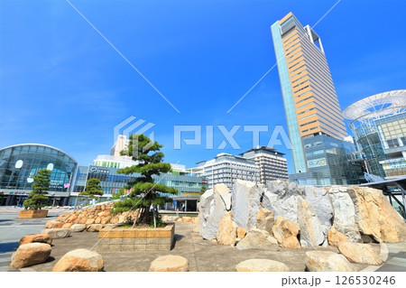 【香川県】晴天のサンポート高松と高松駅前広場 126530246