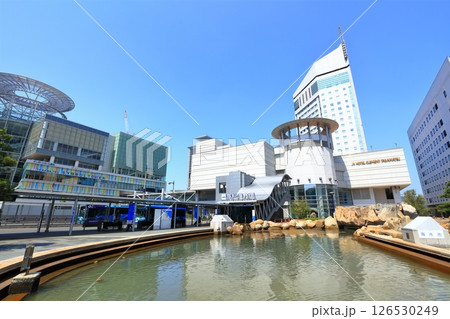 【香川県】晴天のサンポート高松と高松駅前広場 126530249