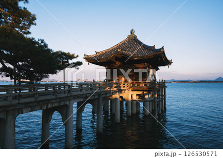 [満月寺浮御堂]琵琶湖に浮かぶ美しいお寺 126530571