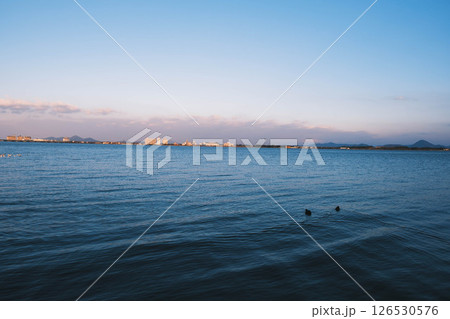 [満月寺浮御堂]美しい夕日 126530576