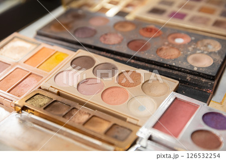 Discover our vibrant Makeup Palette Collection, crafted for true beauty enthusiasts 126532254