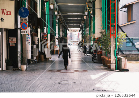 [堺山之口商店街]レトロな商店街の風景 126532644