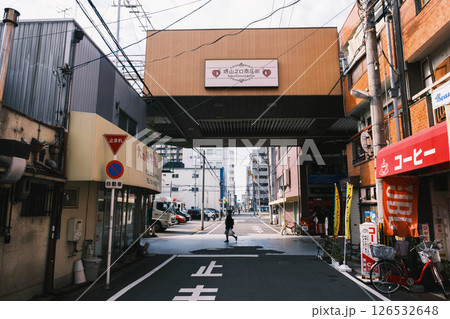 [堺山之口商店街]レトロな商店街の風景 126532648