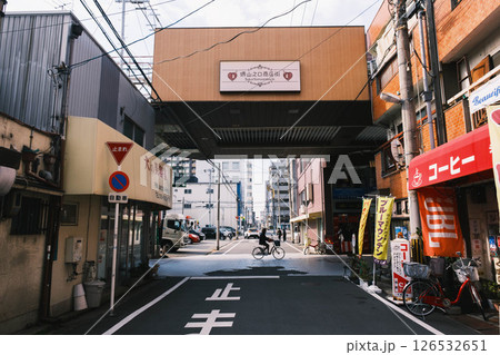 [堺山之口商店街]レトロな商店街の風景 126532651