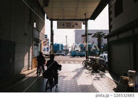 [堺山之口商店街]レトロな商店街の風景 126532665