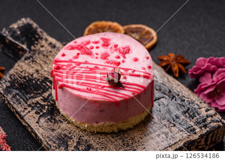 Sweet round tart cheesecake with raspberries or strawberries Sweet round tart cheesecake with raspberries or strawberries 126534186