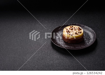 Sweet round tart three chocolates 126534242