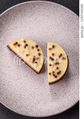 Sweet round tart three chocolates 126534280