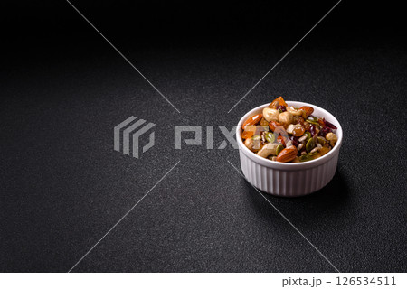 Honeyed cashew nuts, walnuts, hazelnuts, pine nuts and dried fruits 126534511