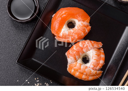 Donut shaped sushi rolls with salmon, shrimp and tuna 126534540