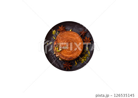 Round puff pastry croissant with pistachio filling or new york roll Round puff pastry croissant with pistachio filling or new york roll 126535145