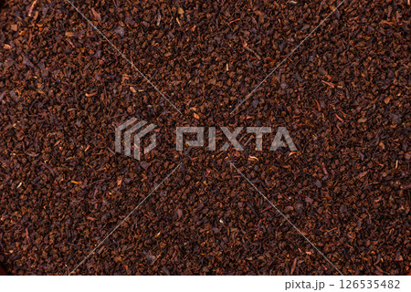 Black tea dry crushed in bowl 126535482