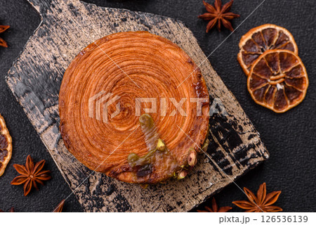 Round puff pastry croissant with pistachio filling or new york roll Round puff pastry croissant with pistachio filling or new york roll 126536139