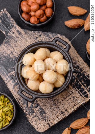 Raw peeled macadamia nut in ceramic bowl 126536554